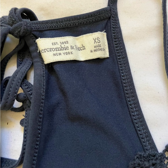 Abercrombie & Fitch Dark Blue Cami w/ Floral Lace Front Detail
Size: XS
Tie back - Picture 3 of 5